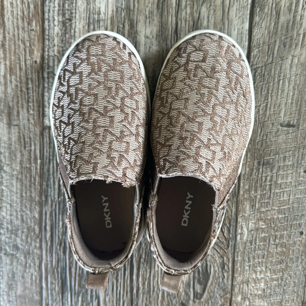 DKNY Toddler Girls Cam Gore Canvas Sneakers, Size 7/6